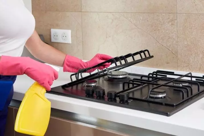 Чистење на кујната: Lifehaca за општо чистење. Зошто таа треба да биде влажна? Треба ли да се исчистите секојдневно и каде да започнете? Корисни совети 11084_15