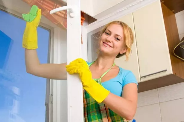 Kjøkkenrengjøring: Lifehaca for generell rengjøring. Hvorfor skal hun være våt? Skal du rydde opp daglig og hvor du skal begynne? Nyttig råd 11084_24