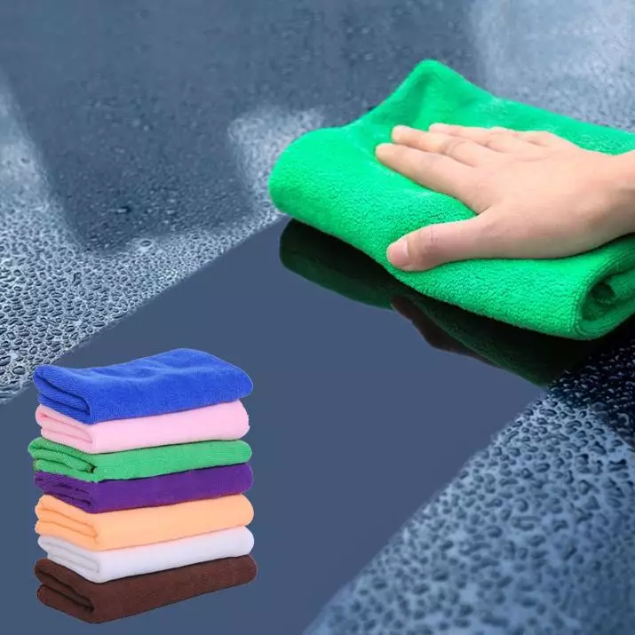 Mop za pranje tal z mikrovlapirjem (24 fotografij): Značilnosti ravnega mopa s krpo mikrovlaken. Kako uporabljati trikotni model stisnjenja s takšno šobo? 11094_3