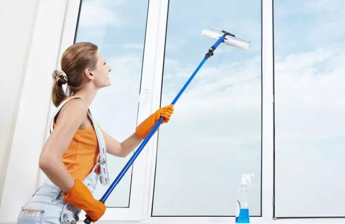 измиване на прозорци четка (34 снимки): опция за почистване и от двете страни, двустранно продукти с телескопична дръжка, опции за измиване извън 11098_3