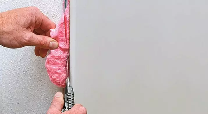 Како да ја измиете пена за монтирање? 40 фотографии како да ја исчистите исушената пена со линолеум 11100_17