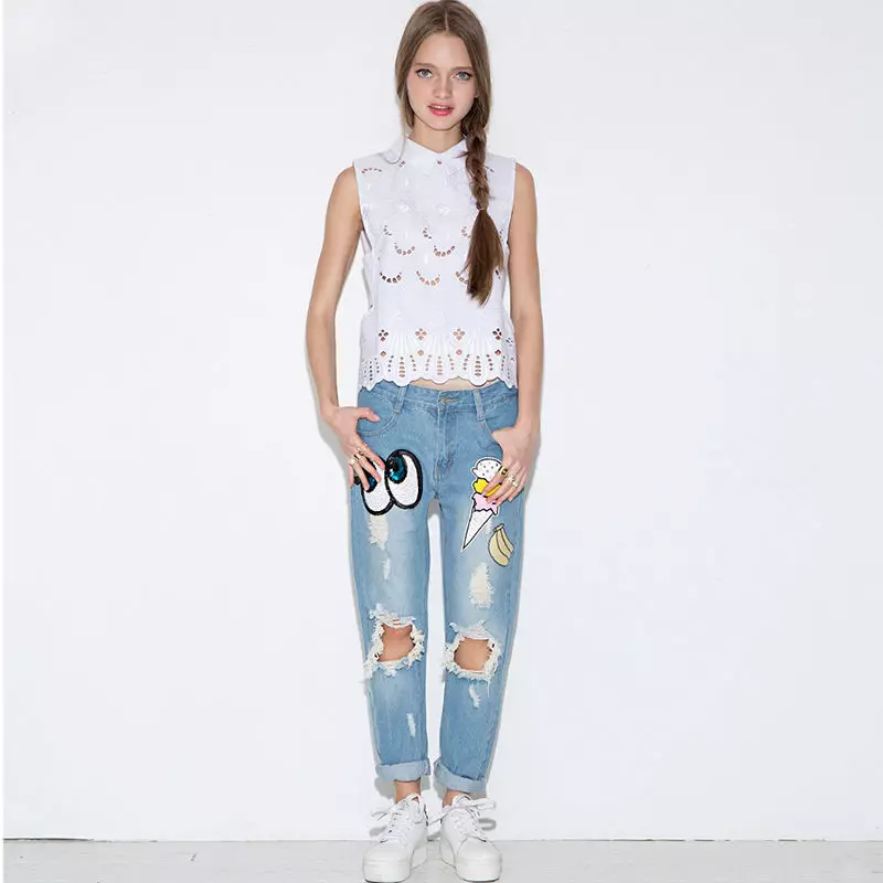 Jeans me vrima: 120 foto të xhinseve të rrjedhshëm femra, me të cilat veshin 1111_104