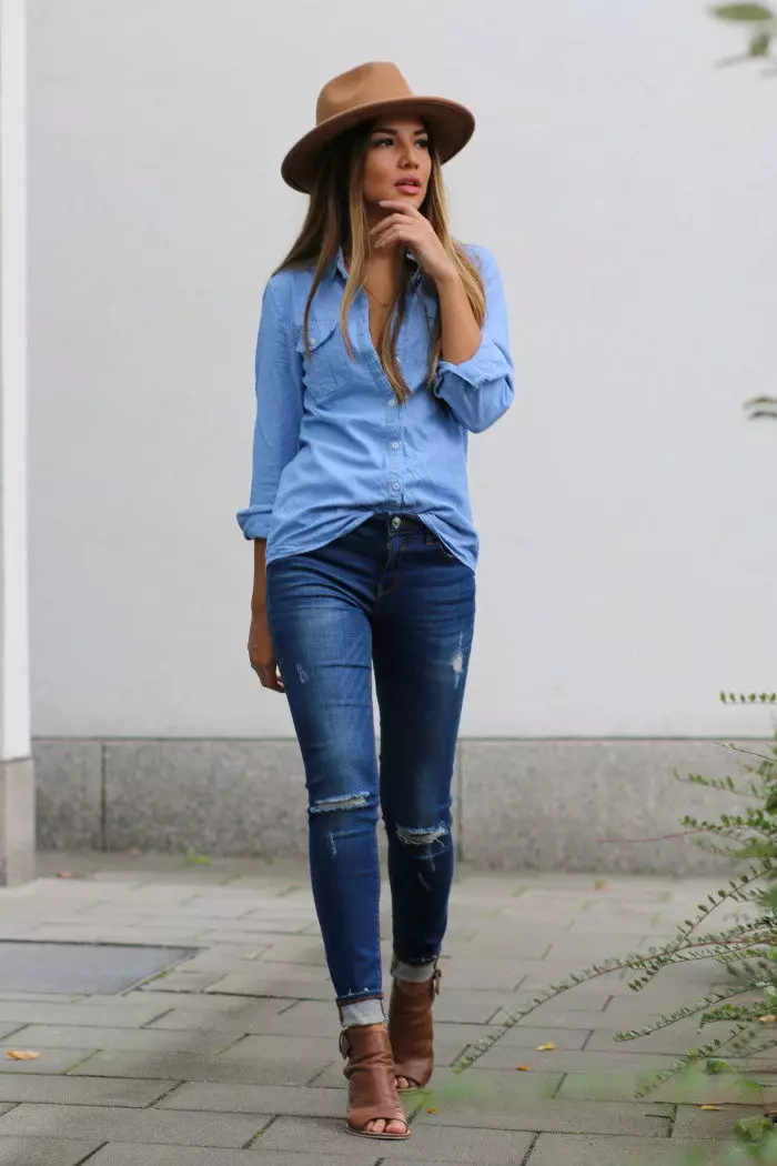 Jeans cu găuri: 120 de fotografii de blugi de sex feminin, cu care purtarea 1111_78