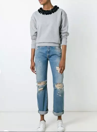 Jeans lyukakkal: 120 fotó női szivárgás farmer, amely visel 1111_8