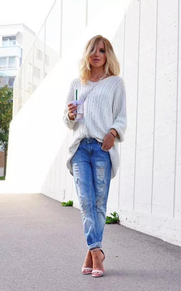 Jeans met gaten: 120 foto's van vrouwelijke lekkende jeans, waarmee het dragen 1111_98