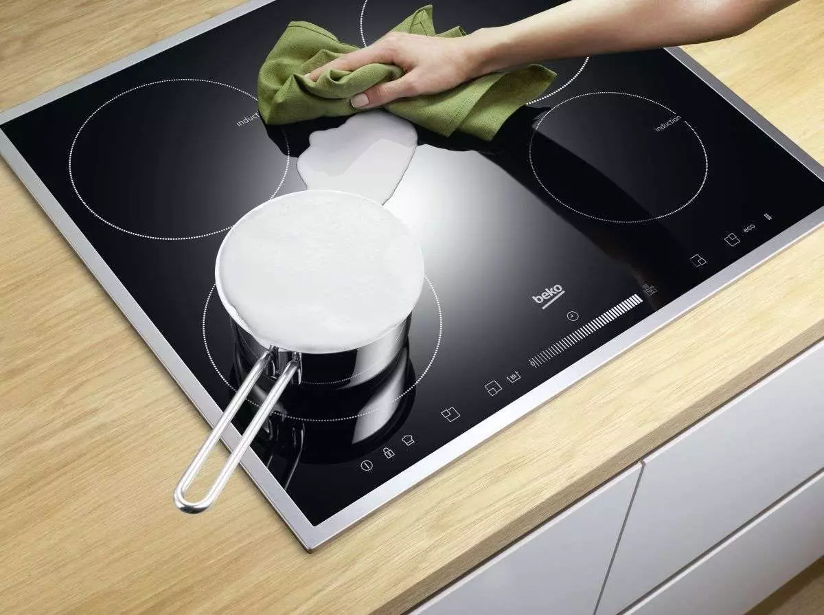 Làm thế nào để rửa tấm gốm thủy tinh từ Nagara ở nhà? 12 ảnh Làm thế nào để làm sạch bề mặt gốm của bếp điện từ các điểm 11128_9