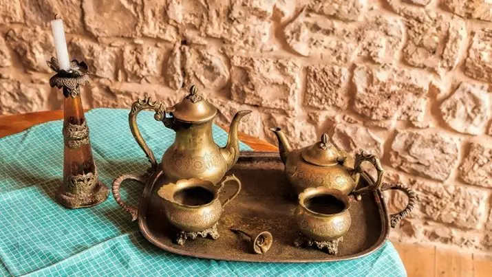 Evdə pirinç necə təmizlənir? 16 Fotoşəkildə pirinç samovar və digər məhsullar xaricində oksiddən parıldamaq üçün 11138_2