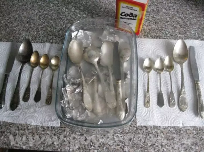 Kako čistiti srebro sok? 24 Fotografije Kako LINSE srebro pomoću folija kod kuće, da li je moguće ukloniti crne sirće 11149_2