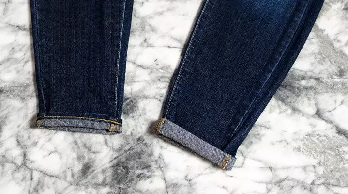 Rewş û podcastên li ser jeans (78 wêneyên): Meriv çawa bi rengek jeansê bi keçan re bîne û podcastan çêbikin, li ser jeansên berfireh, rêwerzan çawa bizivirin 1114_18
