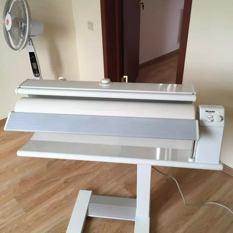 Rollers ironing: pilih roller pangatusan omah lan penggulung saka linen ironing ing omah 11181_18