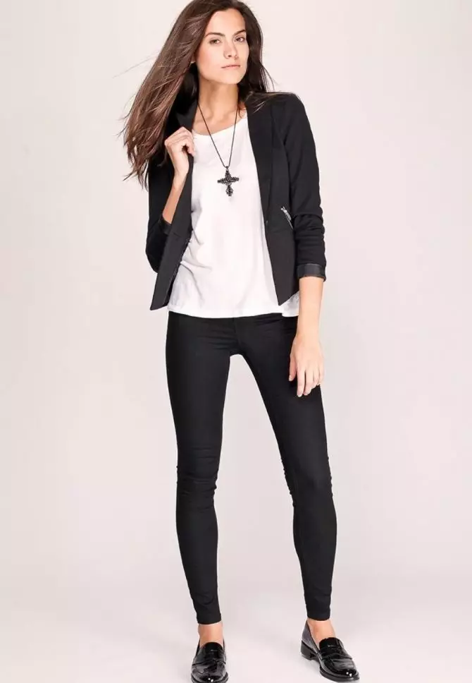 Black Jeans: Was zu tragen, verengt und eng Modelle 1118_11