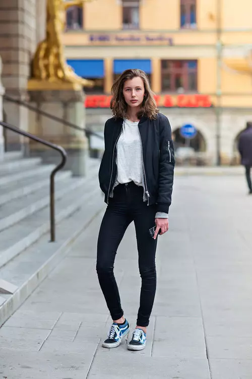 Jeans hitam: Apa yang harus dipakai, model yang menyempit dan ketat 1118_54