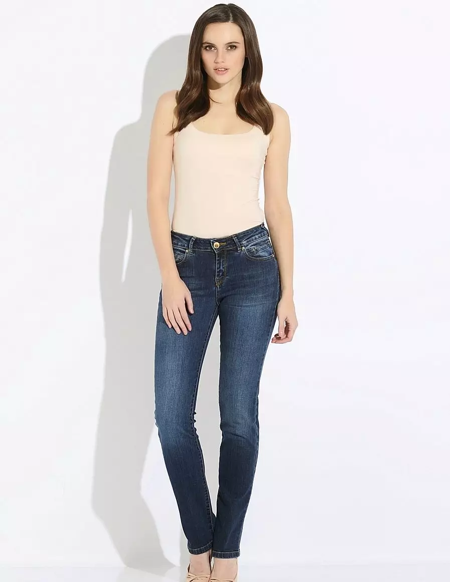 Klassike rjochte froulike jeans mei hege lâning (59 foto's): Wat te dragen 1120_19