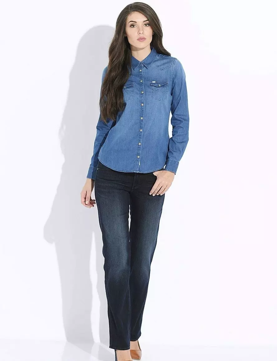 Klasické rovné ženské džínsy s vysokým pristátím (59 fotografií): Čo nosiť 1120_24