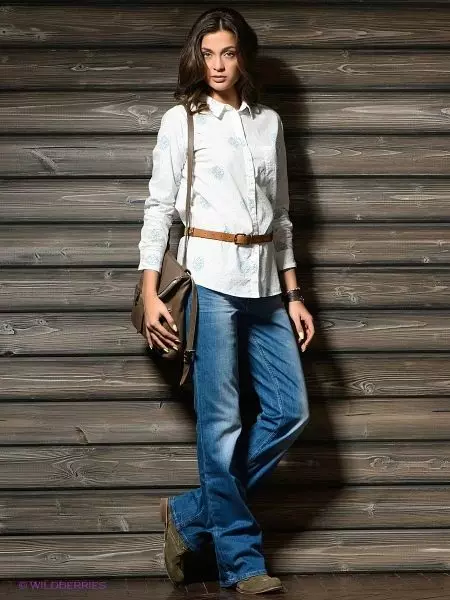 Klasické rovné ženské džínsy s vysokým pristátím (59 fotografií): Čo nosiť 1120_29