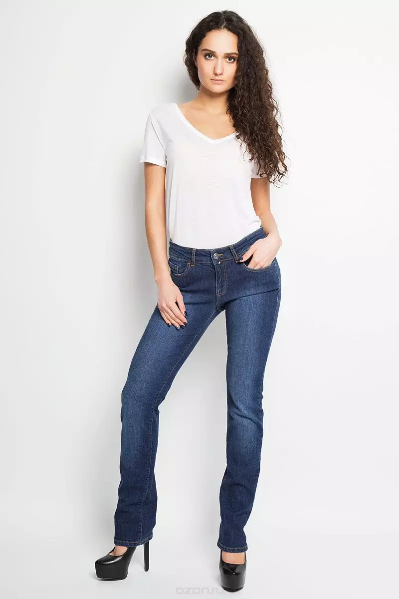 Klassike rjochte froulike jeans mei hege lâning (59 foto's): Wat te dragen 1120_43