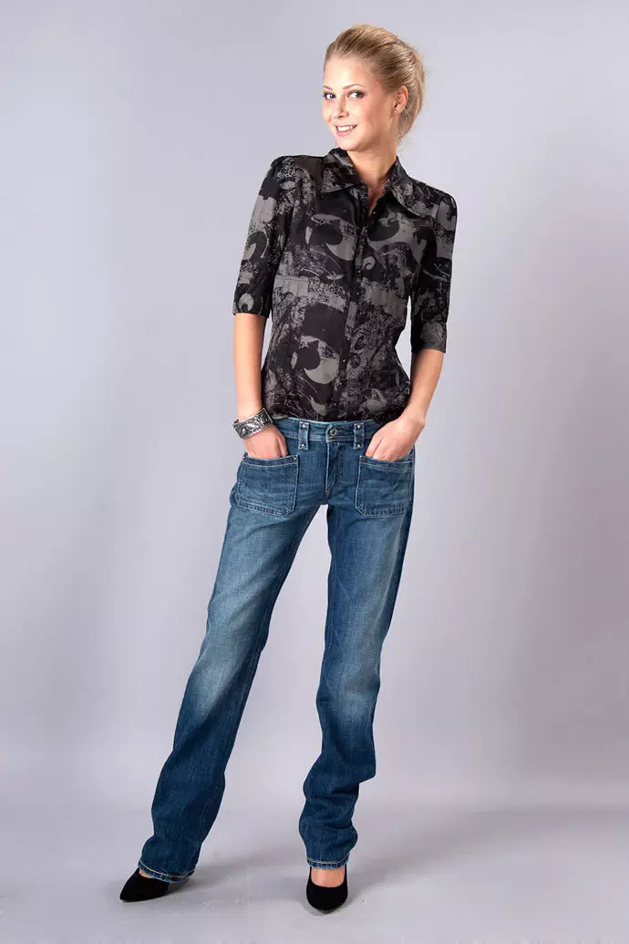 Klassike rjochte froulike jeans mei hege lâning (59 foto's): Wat te dragen 1120_47