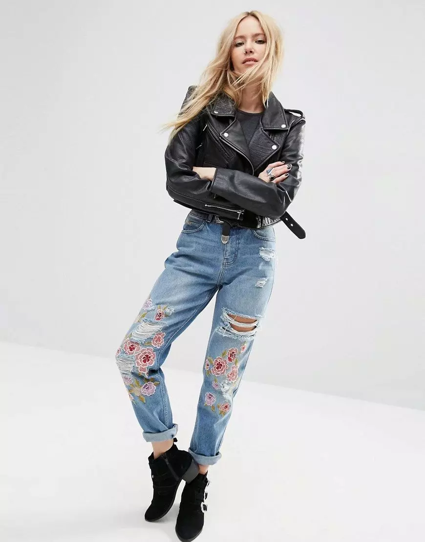 Ripped Jeans (68 billeder): Hvad skal man bære Drain Jeans, Fashion Trends 2021 i revet jeans, med blonder, billeder og buer 1121_26