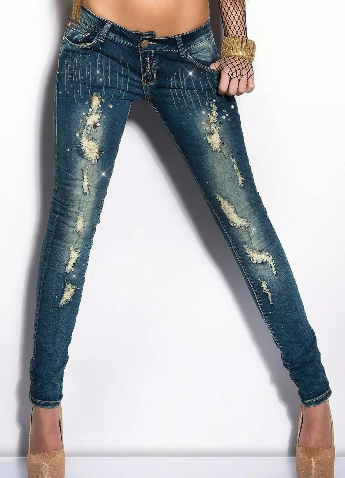 Ripped jeans (68 slike): Šta da nose farmerke odvod, modni trendovi 2021 u pocepane farmerke, sa čipkom, slike i mašne 1121_37