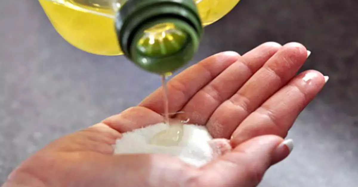 Blekning av linne med solrosolja hemma: Recept med pulver och smör för vitare kökshanddukar 11243_6