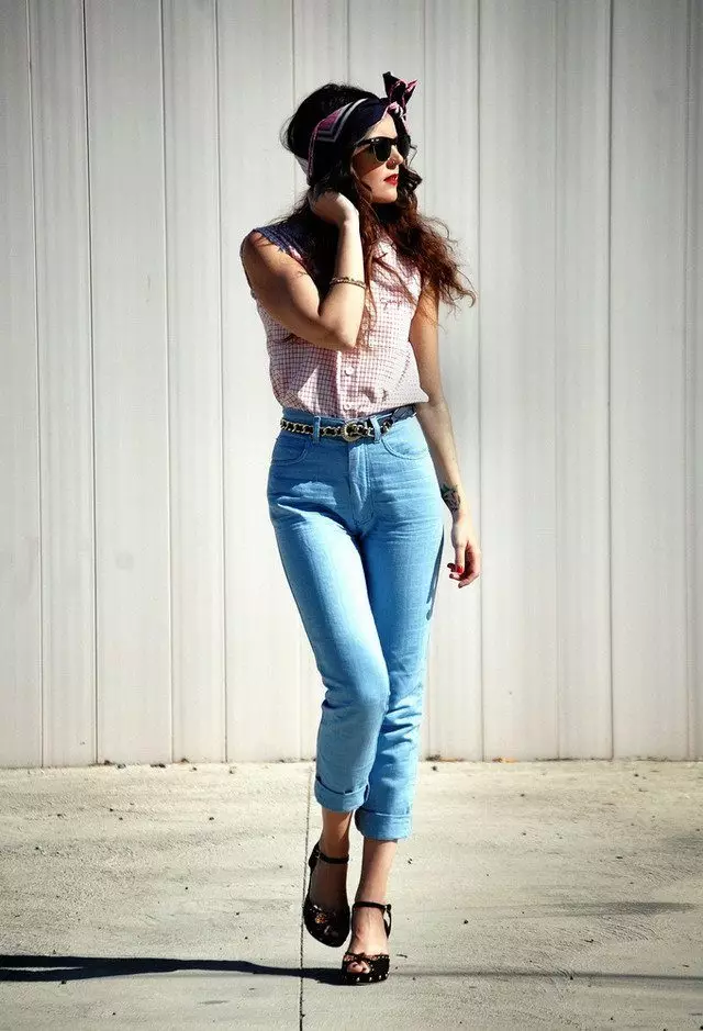 กางเกงยีนส์เอวสูง - กางเกงยีนส์ผู้หญิงที่มีการลงจอดสูง (94 รูป): สิ่งที่สวมใส่ 1125_18
