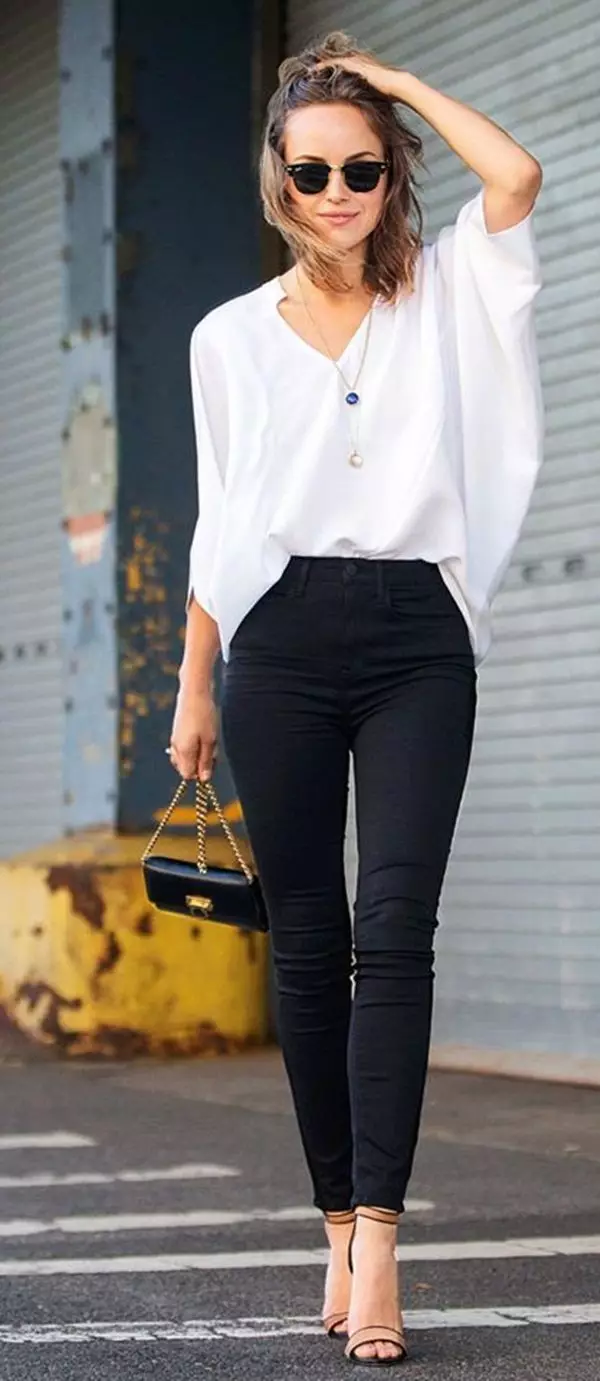 กางเกงยีนส์เอวสูง - กางเกงยีนส์ผู้หญิงที่มีการลงจอดสูง (94 รูป): สิ่งที่สวมใส่ 1125_23