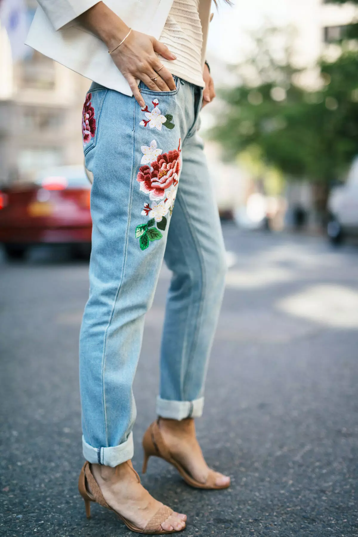 Aukšti juosmens džinsai - moterų džinsai su dideliu nusileidimu (94 nuotraukos): ką dėvėti 1125_46