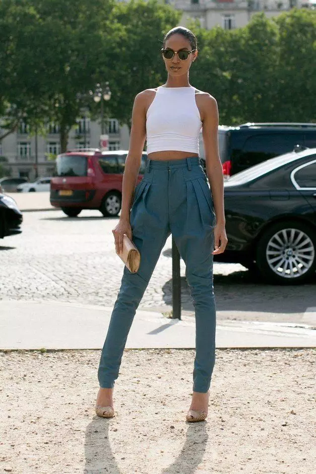 กางเกงยีนส์เอวสูง - กางเกงยีนส์ผู้หญิงที่มีการลงจอดสูง (94 รูป): สิ่งที่สวมใส่ 1125_80