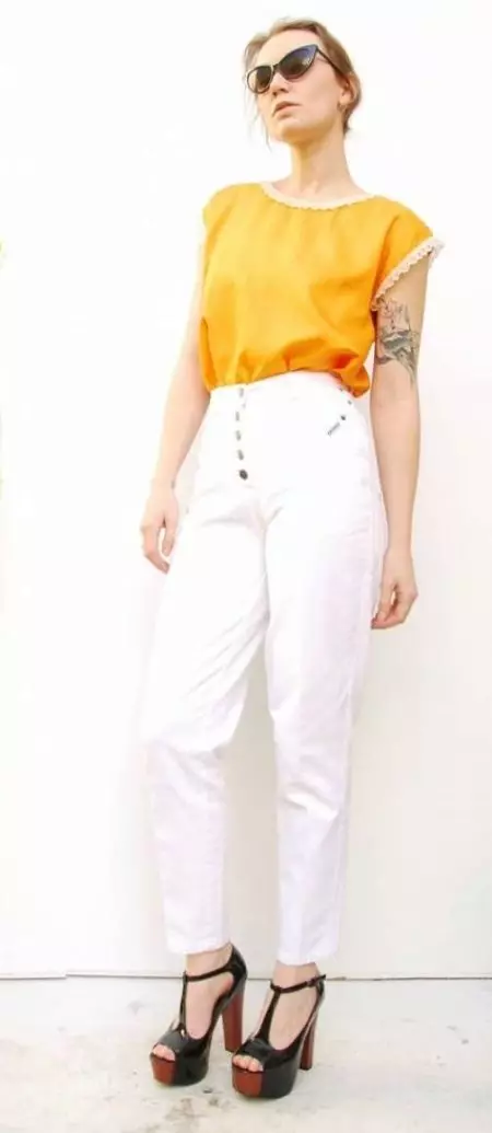 กางเกงยีนส์เอวสูง - กางเกงยีนส์ผู้หญิงที่มีการลงจอดสูง (94 รูป): สิ่งที่สวมใส่ 1125_92