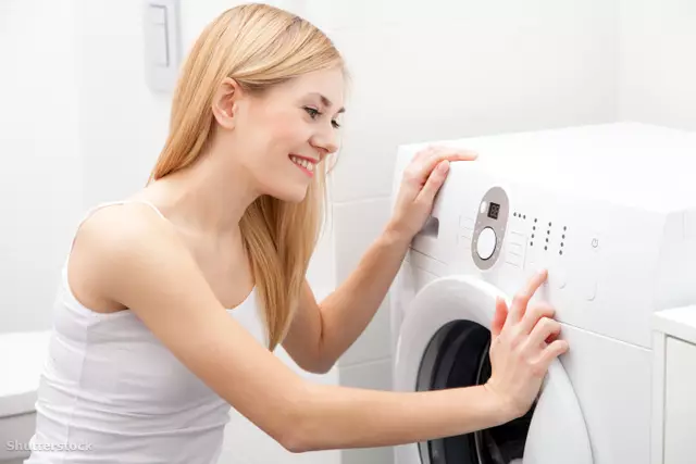 Ist es möglich, Ihren Mantel in einer Waschmaschine zu waschen (33 Fotos): Waschmaschine-Maschine an der Heimatmantel aus Polyester, wählen Sie den Modus 11281_25