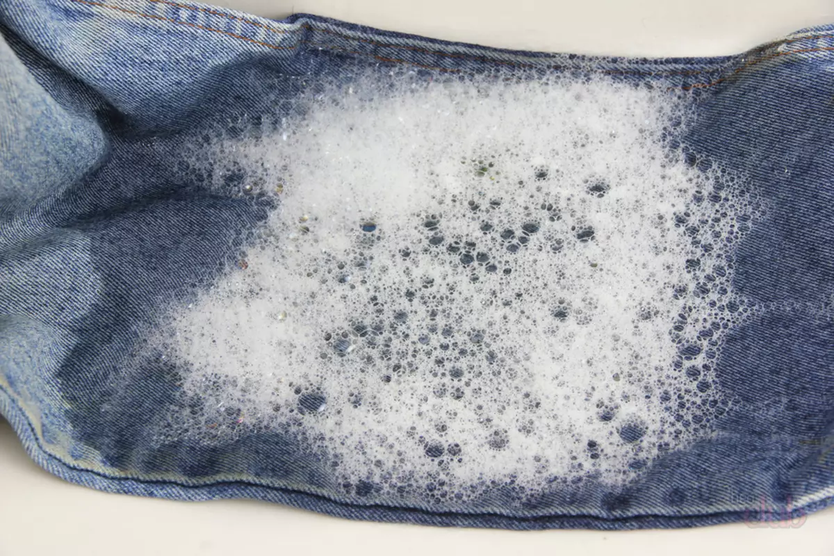 Kako oprati boju od ručka od odjeće? 27 Fotografije Kako oprati paste iz hemijske ručke iz jaknu kod kuće, i tragova gela ručka iz jeans 11287_17