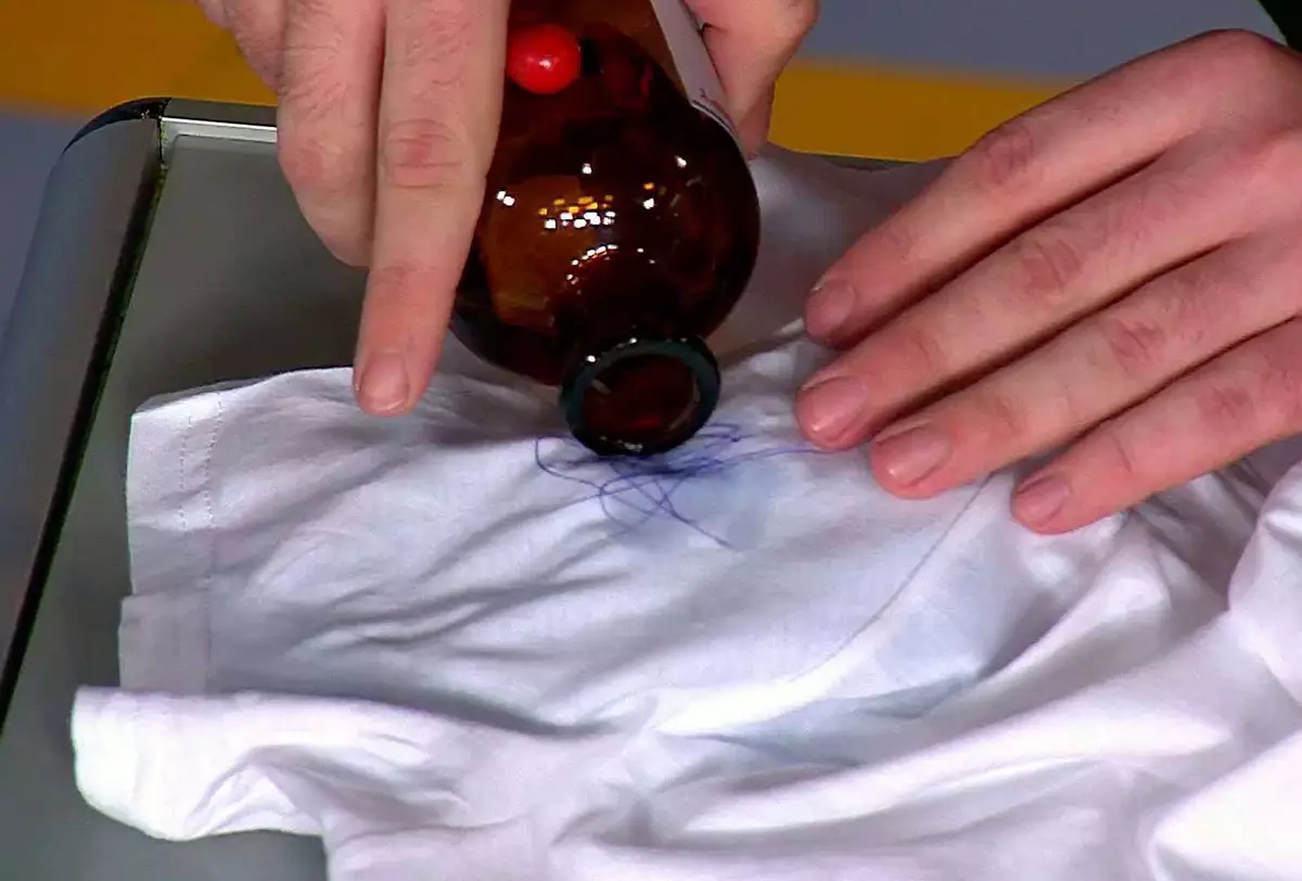 Kako oprati boju od ručka od odjeće? 27 Fotografije Kako oprati paste iz hemijske ručke iz jaknu kod kuće, i tragova gela ručka iz jeans 11287_7