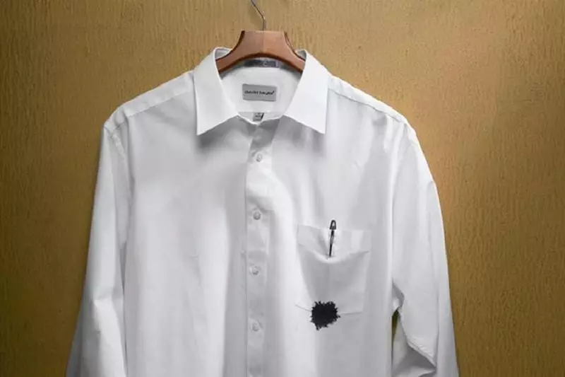 Kā mazgāt rokturi ar baltiem apģērbiem? 24 Foto Ko noņemt ar kreklu bumbu pastu vai tinti mājās 11290_10