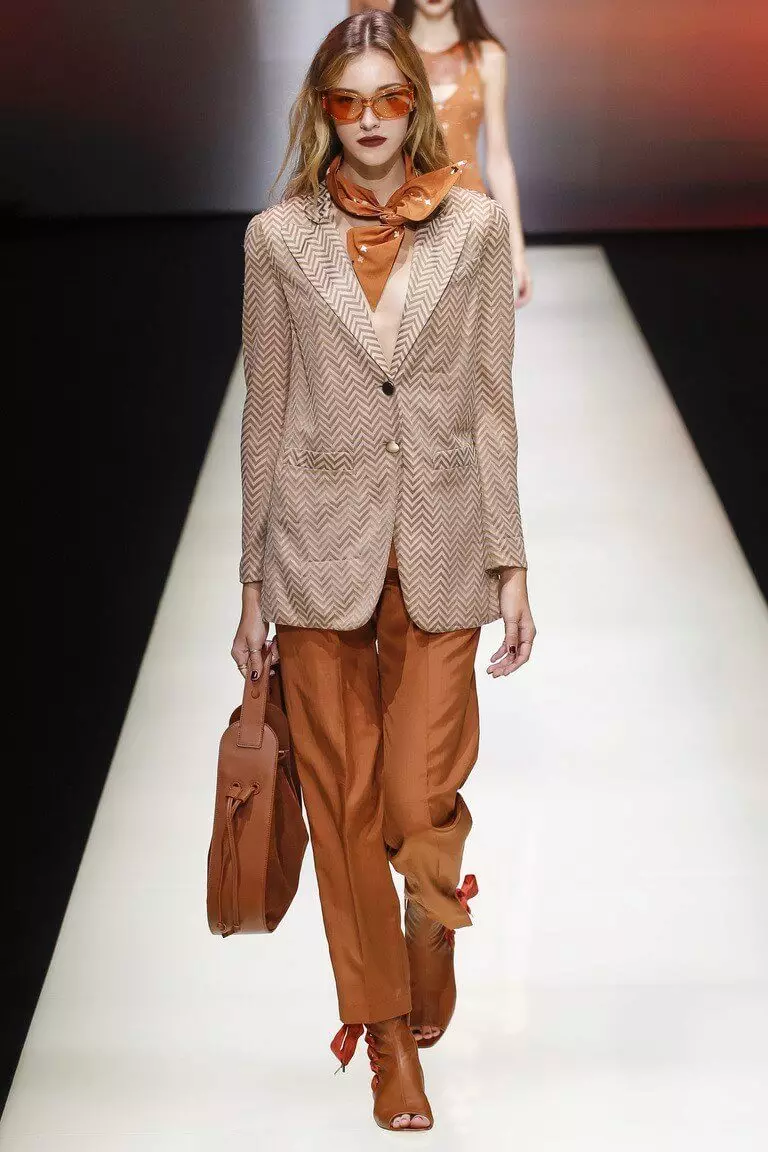 Beige jacket (58 photos): zvekupfeka 1130_12