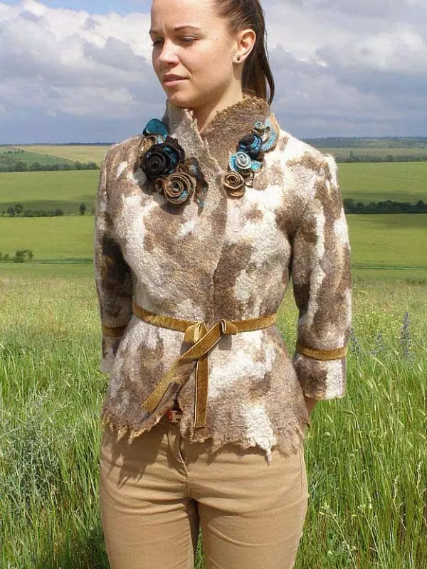 Gyapjú kabátok (47 fotók): női modellek, nemezelt gyapjú 1132_27