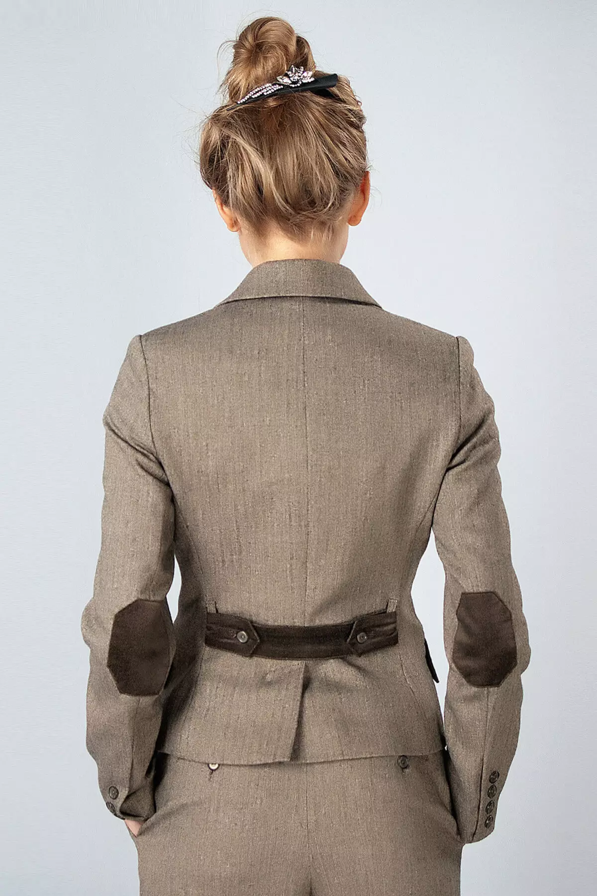 Jaket dengan perpipaan di Elbows (37 foto): Model wanita dengan siku 1135_8