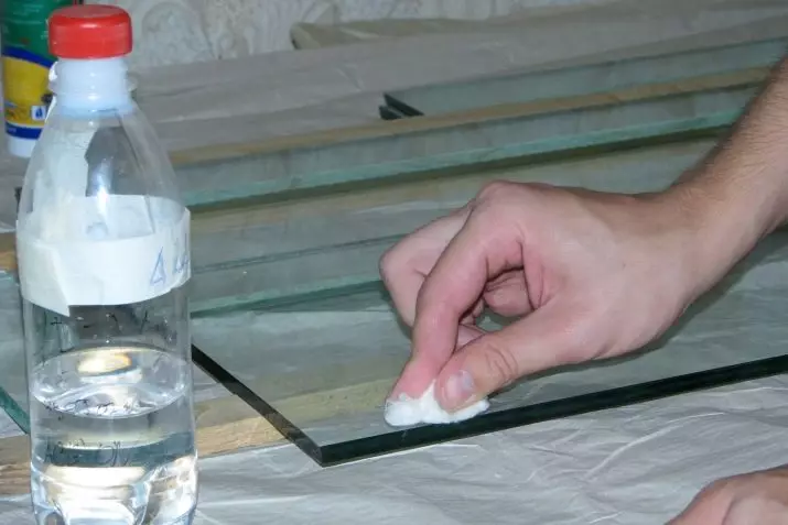 الحوض بيديك: كيفية جعله المصنوعة من زجاج في المنزل؟ تصنيع حوض زجاجي كبير. ما جعل الزجاج أحواض السمك من؟ 11374_36