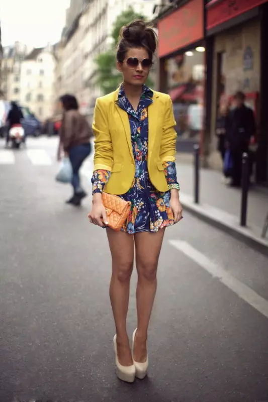 Żółta kurtka (48 zdjęć): Co ma na sobie kurtkę, modele żeńskie 1154_34