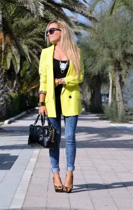 Żółta kurtka (48 zdjęć): Co ma na sobie kurtkę, modele żeńskie 1154_46