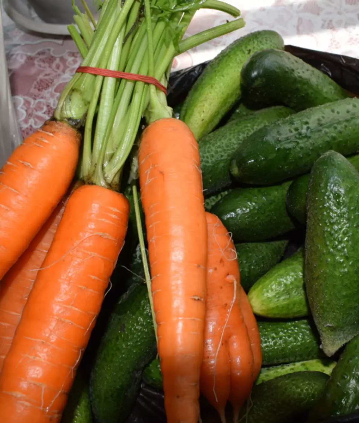 X'għandek għalf il-Ginea Majjal? 57 ritratt Liema għalf huma jieklu d-dar? Huwa possibbli li tagħtihom il-banana u t-tangerines? Lista ta 'prodotti li jieklu l-Ginea Majjali 11581_37