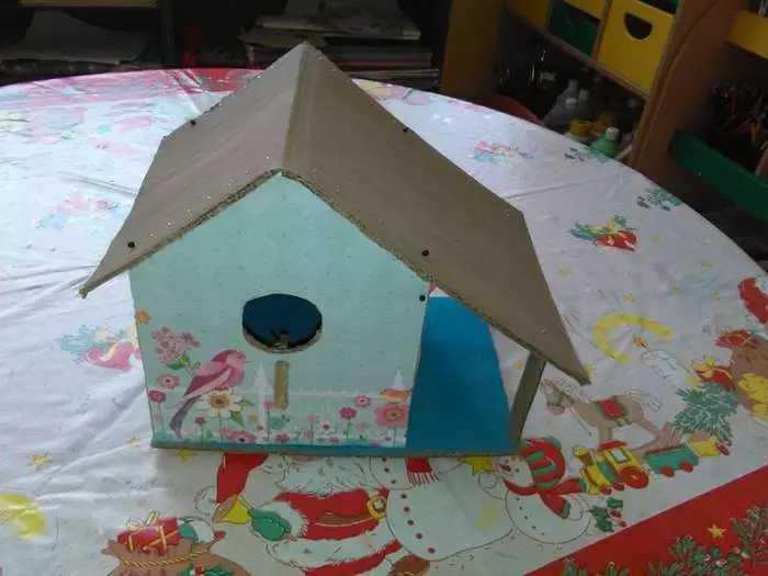 Почетна и гнездо за папагаје (36 фотографија): Како направити кућу за узгајање папагаја са својим рукама код куће? Величине утичнице. Шта треба третирати у кући? 11615_16