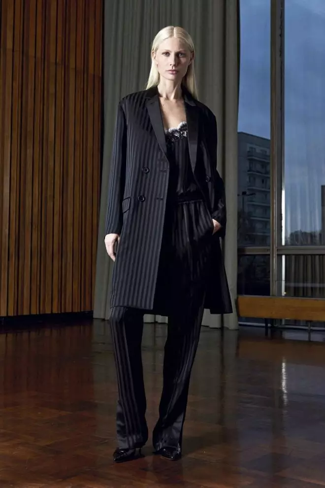 Genişletilmiş bir kadın ceketi (79 fotoğraf): uzun bir sırt ile ne giymeli 1162_32