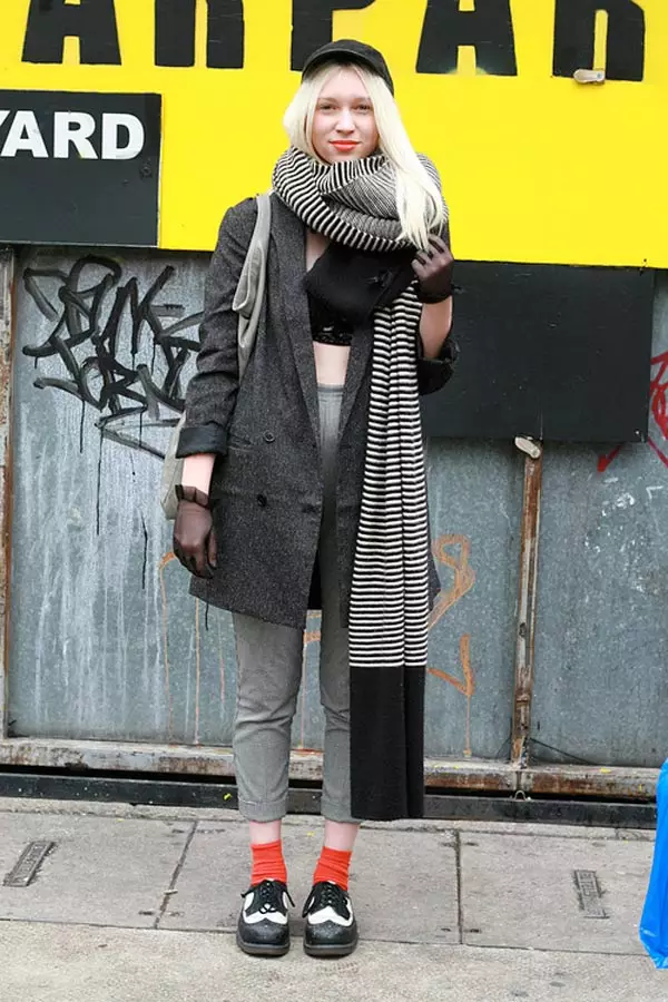 Genişletilmiş bir kadın ceketi (79 fotoğraf): uzun bir sırt ile ne giymeli 1162_57