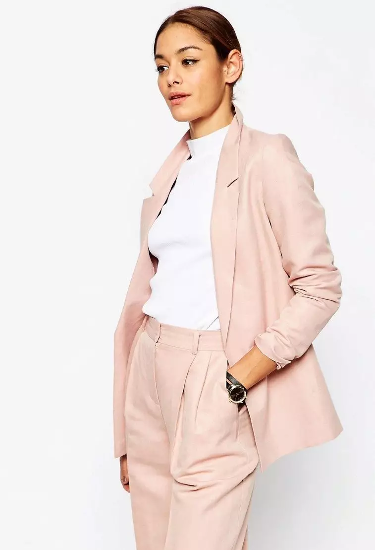 Rosa jacka (70 bilder): Vad ska man bära och kombinera kvinnor, försiktigt rosa 1163_5