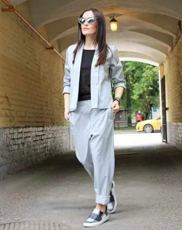 Summerәйге хатын-кызлар куртка (79 фото): Мода тенденцияләре 2021, яктылык, кыска җиң 1165_20
