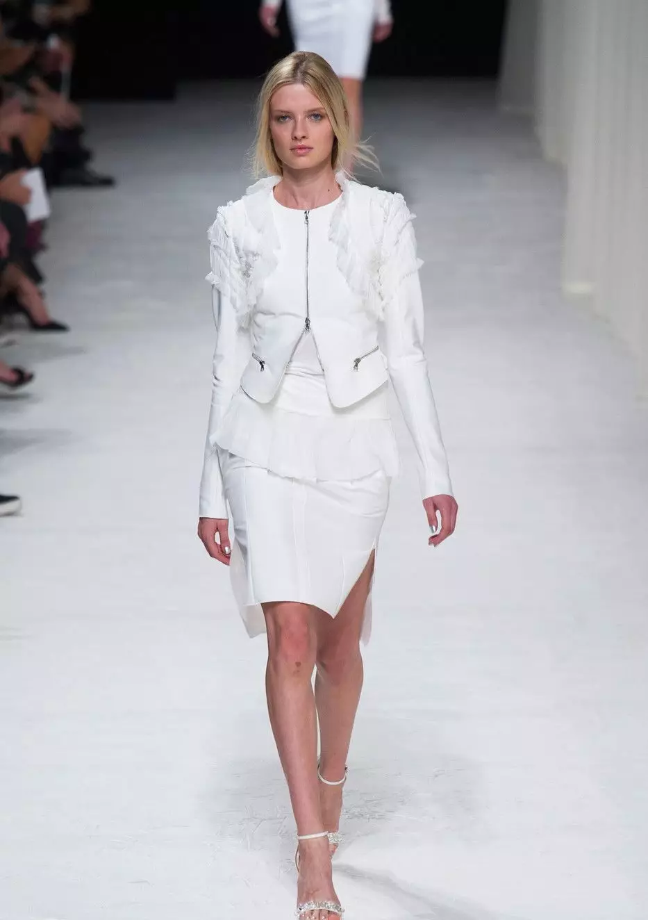 Lato żeńska kurtka (79 zdjęć): Trendy mody 2021, światło, krótkie rękawy 1165_49