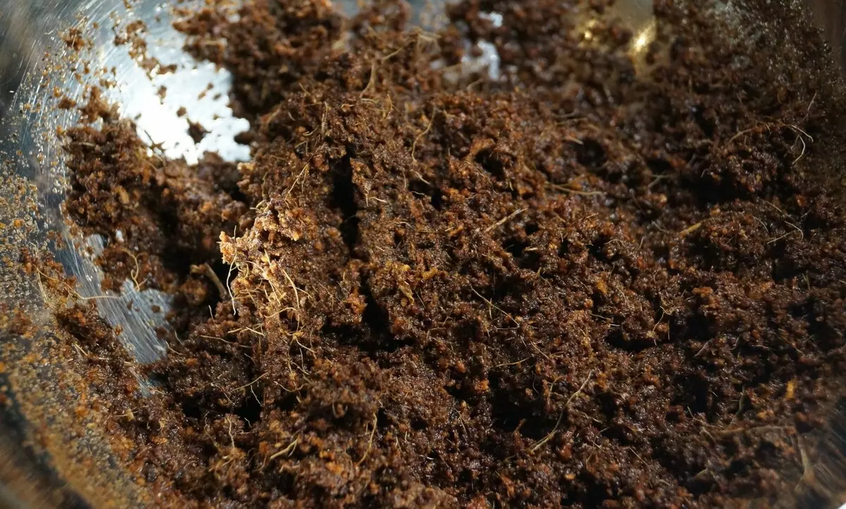 Kokosriekstu substrāts gliemežiem (15 fotogrāfijas): kā pagatavot augsni un izmantot to? Kā izmantot mikroshēmas un substrātu briketēs? 11665_11