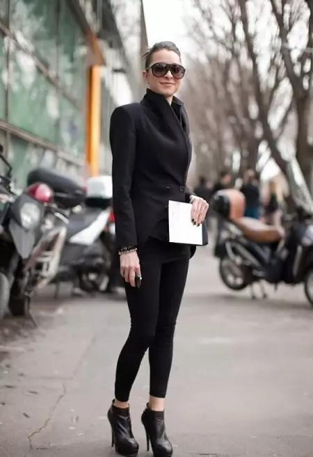 Black female jacket (99 mga larawan): Ano ang suot, larawan, may pantalon, maong, shirt 1166_14