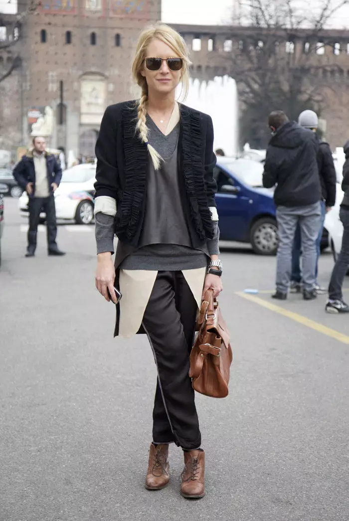 Zwart vrouwelijke jas (99 foto's): wat draagt, afbeeldingen, met broeken, jeans, shirt 1166_3