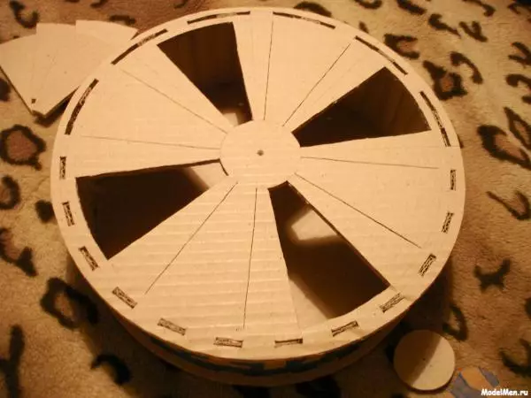 عجلة للالهامستر بيديك: كيف وعما يمكن القيام به في المنزل محلية الصنع عجلة دوارة الصامتة للهامستر؟ 11693_12